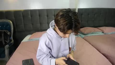 collinstone online show from 01/05/25, 08:00