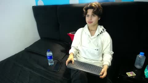 collinstone online show from 02/09/25, 08:56