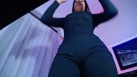  Nahomi  online show from 12/17/25, 10:54