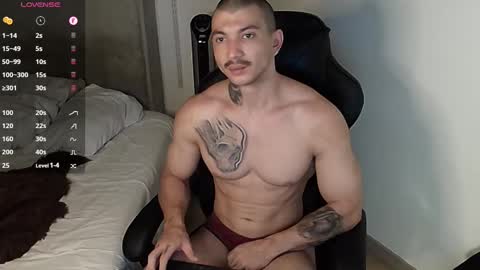 Snapshot of colombianmuscle8 chatting on 02/03/25, 03:31 colombianmuscle8 online show from 02/03/25, 03:31