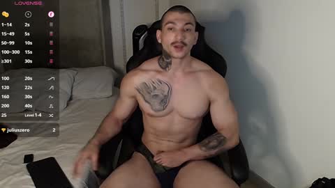 Snapshot of colombianmuscle8 chatting on 02/05/25, 04:37 colombianmuscle8 online show from 02/05/25, 04:37