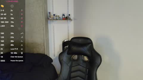 Snapshot of colombianmuscle8 chatting on 04/04/26, 02:43 colombianmuscle8 online show from 04/04/26, 02:43