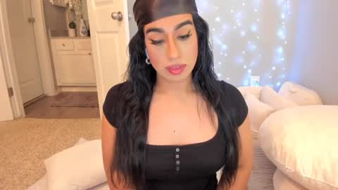 Snapshot of colombiantexas chatting on 10/20/25, 04:46 ........ Instagram Lorysexys online show from 10/20/25, 04:46