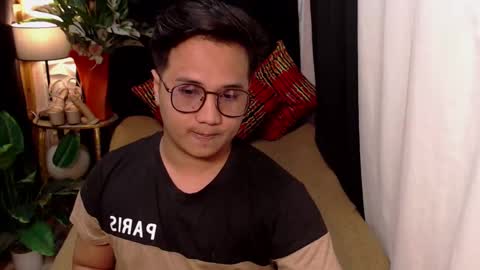 Snapshot of colossalboy chatting on 01/09/25, 11:36 Sunny online show from 01/09/25, 11:36