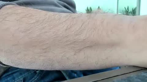 Snapshot of coltorr chatting on 11/17/25, 02:12 Colt online show from 11/17/25, 02:12