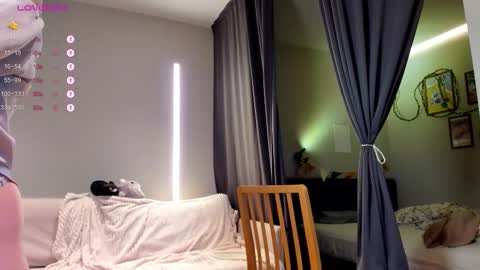 Snapshot of come_in_bed chatting on 12/14/25, 03:17 Audrey online show from 12/14/25, 03:17