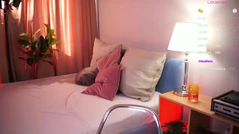 Snapshot of come_in_bed chatting on 03/15/26, 01:39 Audrey online show from 03/15/26, 01:39