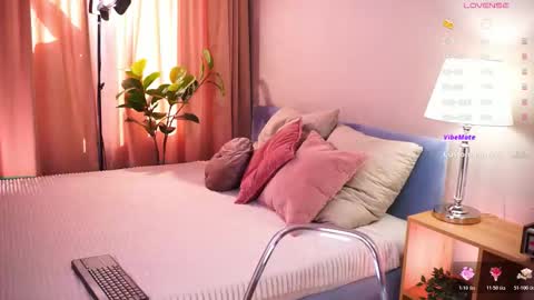 Snapshot of come_in_bed chatting on 03/28/26, 01:54 Audrey online show from 03/28/26, 01:54