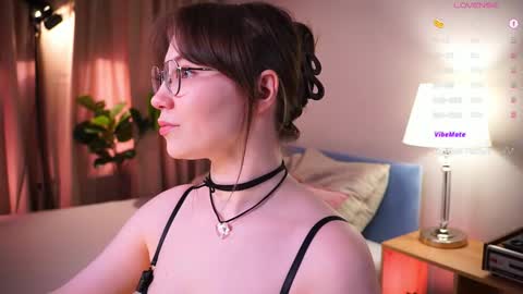 Snapshot of come_in_bed chatting on 03/29/26, 01:44 Audrey online show from 03/29/26, 01:44