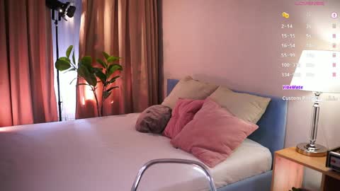 Snapshot of come_in_bed chatting on 04/08/26, 01:55 Audrey online show from 04/08/26, 01:55