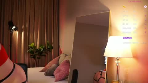 Snapshot of come_in_bed chatting on 04/23/26, 01:46 Audrey online show from 04/23/26, 01:46