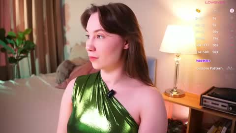 Snapshot of come_in_bed chatting on 04/30/26, 02:01 Audrey online show from 04/30/26, 02:01