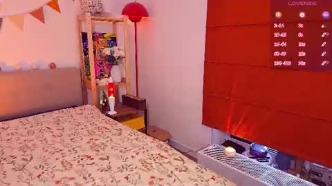 Snapshot of come_in_bed chatting on 07/25/26, 01:30 Audrey online show from 07/25/26, 01:30