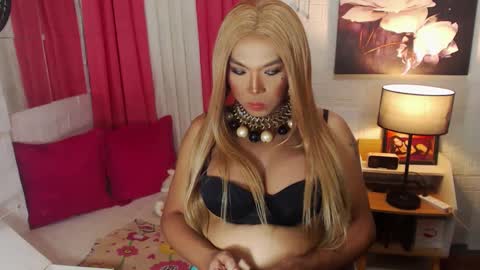 Snapshot of commanderofsexx chatting on 12/22/24, 06:49 QUEEN SABRINA online show from 12/22/24, 06:49