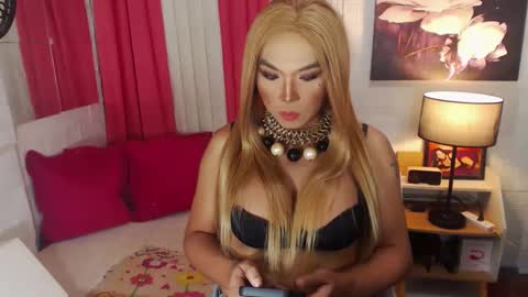 Snapshot of commanderofsexx chatting on 12/24/24, 06:11 QUEEN SABRINA online show from 12/24/24, 06:11