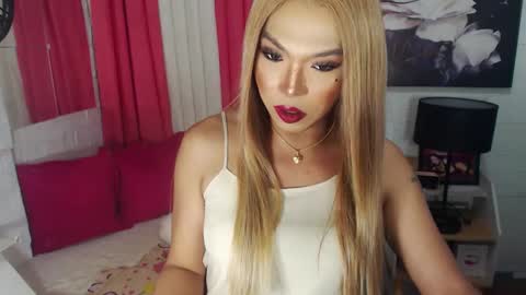 Snapshot of commanderofsexx chatting on 01/02/25, 12:45 QUEEN SABRINA online show from 01/02/25, 12:45