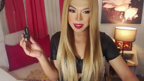 Snapshot of commanderofsexx chatting on 01/04/25, 01:10 QUEEN SABRINA online show from 01/04/25, 01:10