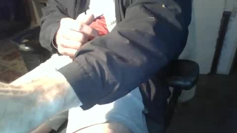 Snapshot of comnfromme1 chatting on 12/14/24, 01:17 comnfromme1 online show from 12/14/24, 01:17