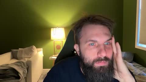 Snapshot of concentralized chatting on 12/14/25, 03:50 Matt online show from 12/14/25, 03:50