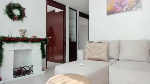 conie28  online show from 12/15/25, 07:18