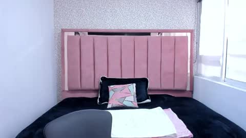 Snapshot of connie_bell chatting on 12/18/25, 08:48 C O N N I E online show from 12/18/25, 08:48