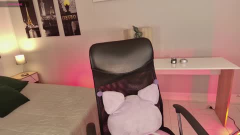 Snapshot of connie_haze chatting on 02/22/25, 05:02 Connie online show from 02/22/25, 05:02