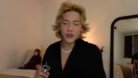 Snapshot of connie_varela chatting on 05/21/26, 01:23 new account online show from 05/21/26, 01:23