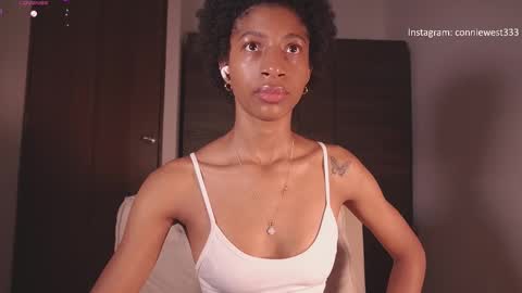 Snapshot of connie_west0 chatting on 11/11/25, 12:43 independent model online show from 11/11/25, 12:43