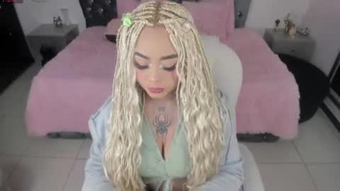 Snapshot of conny_curly chatting on 06/25/26, 01:37 Conny online show from 06/25/26, 01:37