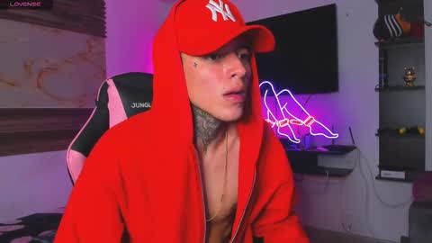 Snapshot of conor03_ chatting on 09/19/25, 02:35 Conor online show from 09/19/25, 02:35