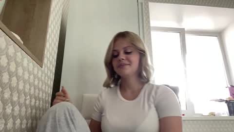 Snapshot of constancecovil chatting on 03/21/26, 12:21 Viktorina online show from 03/21/26, 12:21