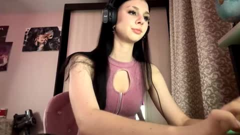 Isabella online show from 10/26/25, 08:48