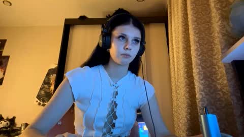 Isabella online show from 11/18/25, 06:12