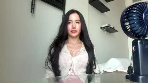 Snapshot of contessakiniry chatting on 05/20/26, 01:28 Mila online show from 05/20/26, 01:28