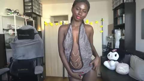 Snapshot of conymegan chatting on 01/06/26, 01:04 Carola independent model online show from 01/06/26, 01:04