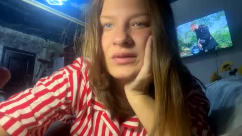 Snapshot of coolrebetaa chatting on 11/11/25, 05:29 lika Nikita online show from 11/11/25, 05:29