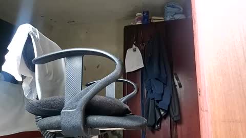 Snapshot of cooltdad chatting on 12/14/25, 12:43 cooltdad online show from 12/14/25, 12:43