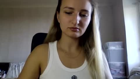 cora_fora online show from 09/15/25, 07:30