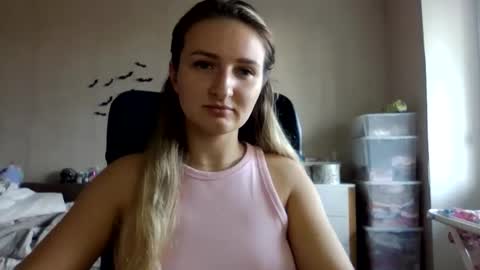 cora_fora online show from 10/07/25, 09:28