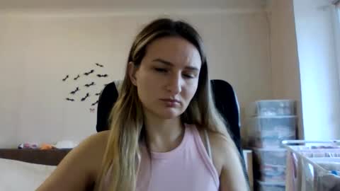 Snapshot of cora_fora chatting on 11/06/25, 12:06 cora_fora online show from 11/06/25, 12:06