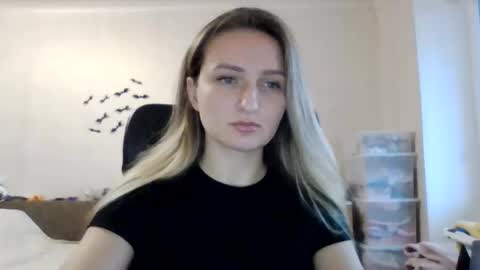 Snapshot of cora_fora chatting on 11/11/25, 12:16 cora_fora online show from 11/11/25, 12:16