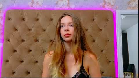 CoraVex online show from 06/19/26, 04:28