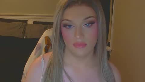 coracav online show from 11/19/25, 01:27