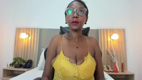 C O R A  L online show from 11/09/25, 02:10