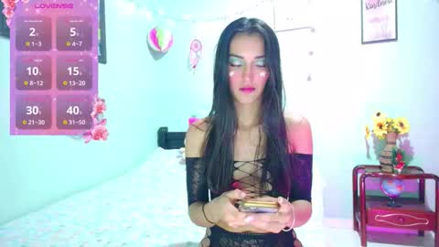 Snapshot of coral_davis chatting on 12/19/25, 01:45 Coral online show from 12/19/25, 01:45