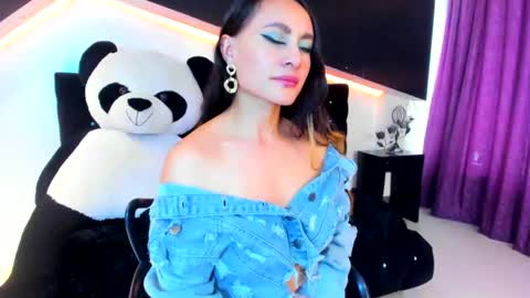 Coral  online show from 02/12/25, 06:51