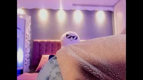 Coral  online show from 05/04/26, 01:07