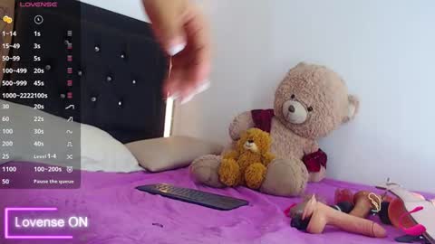 Snapshot of coraline_v chatting on 03/04/25, 02:49 Coraline connected from 10 pm to 6 am Colombia time online show from 03/04/25, 02:49