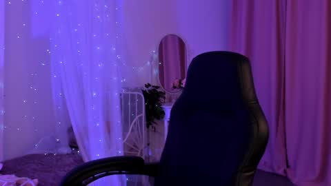 little girl who is always right or Coraline online show from 01/20/25, 05:15
