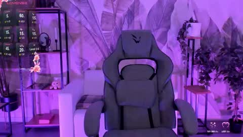 little girl who is always right or Coraline online show from 09/30/25, 05:56